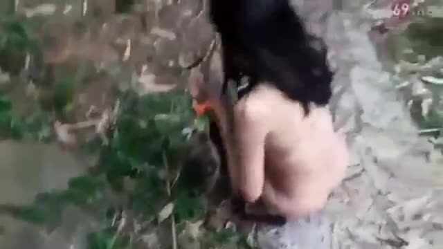 Vợ Trẻ Ngoại Tình Với Hàng Xóm, Rên Rỉ Khi Được Liếm Lồn Trong Nhà Kho