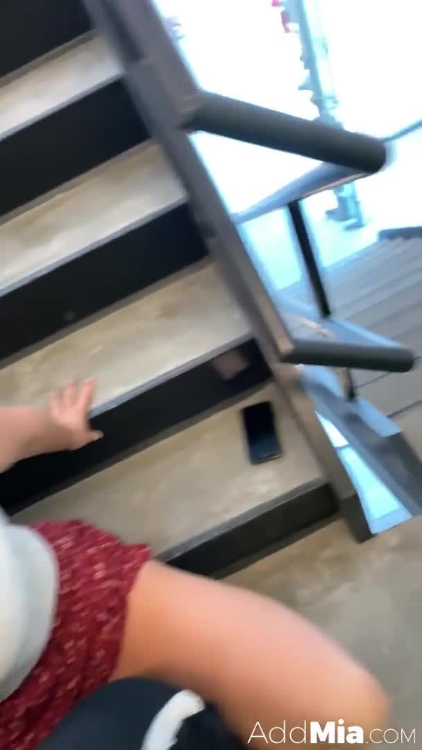 Bố Chồng Đè Con Dâu Xuống Đất Phang Lồn Giữa Sân Nhà Lúc Mưa Tầm Tã