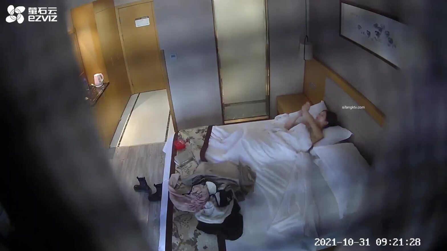 Hot Girl Mới Lớn Bị 8 Thằng Bạn Thân Đè Ra Địt Some Trong Biệt Thự